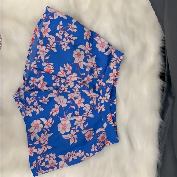 Shorts - Picture 2 of 4